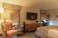Sun Valley retreat at Lodge II Condos with garage and Resort Amenities
