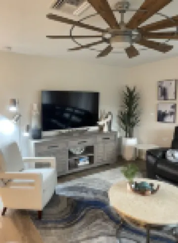 Newly renovated Lantana FL condo, All new luxury furnishings, 2 miles from Ocean