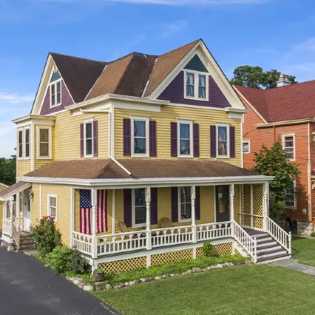 Spacious Victorian in the heart of Catskill Village - Close to All Отели в г. Катскилл