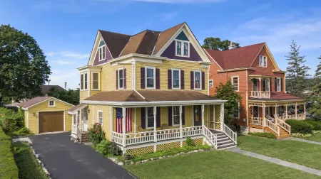 Spacious Victorian in the heart of Catskill Village - Close to All