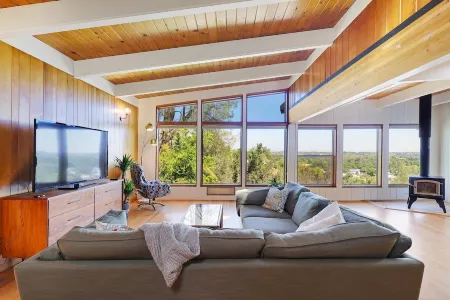 Loft View 53 :: Central Style