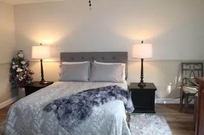 Virginia's Guest House- 4 bedroom home on a quiet corner lot in West Greeley Hotels near University of Northern Colorado