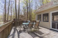 Masthope Mountain Hideaway Walking Distance to the Lake and 8 Min to Ski Lodge