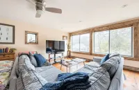 Romantic Sky Loft with Steam Shower and Giant Tub. Breweries and Hiking Nearby Hotels in Phoenicia