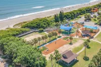 New beach townhome ideally located steps from the beach, park and restaurants Hôtels à proximité de : James H. Nance Park