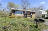 A Private Home in Historic Bolivar with a Hot Tub and Yard.  Pet Friendly!