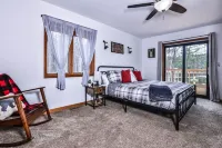 🌟Family Getaway🔥FirePit🔥Game room🌟Lake Front💧Private Location🌟Close to town🏖️ Hotels in Minocqua