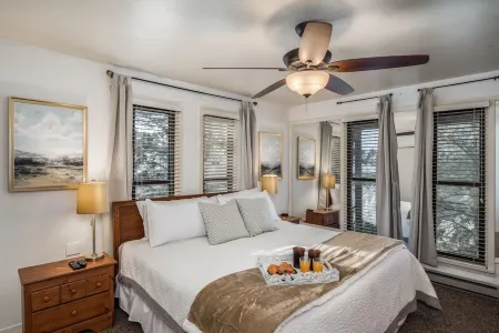 Midtown Condo great views- Game Room - Sleeps 8+