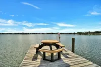 Wonderful waterfront tranquility