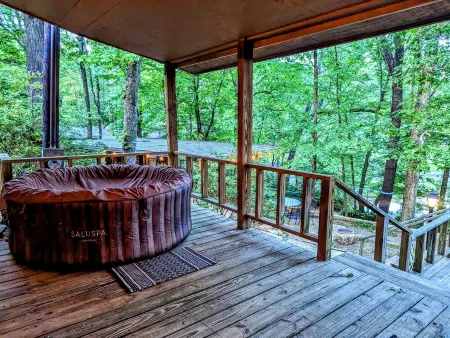 Catchin' 247 - Lakefront hideaway, outdoor spa, bar, firepit!