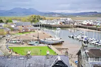 Spectacular Harbour and Mountain Views, Porthmadog, Snowdonia, Sleeps 9