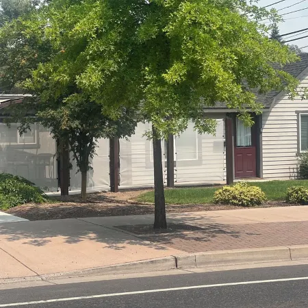 Cute Bungalow w/ garage Downtown Redmond - 4 guests
