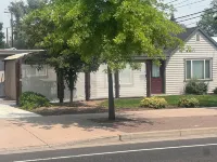 Cute Bungalow w/ garage Downtown Redmond - 4 guests - 3-Star
