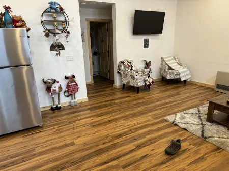 Quite/Peaceful country setting in the woods cabin/house