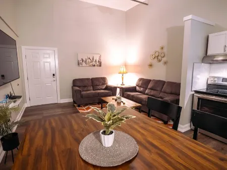 Downtown Lafayette Queen Suite Отели в г. Лафайетт