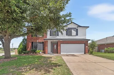Charming Holiday House Near Austin Hotels near Ruffles & Rust