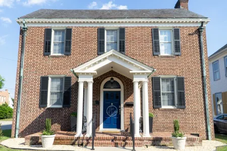 The Vine--4 Bedrooms Отели в г. Франклин