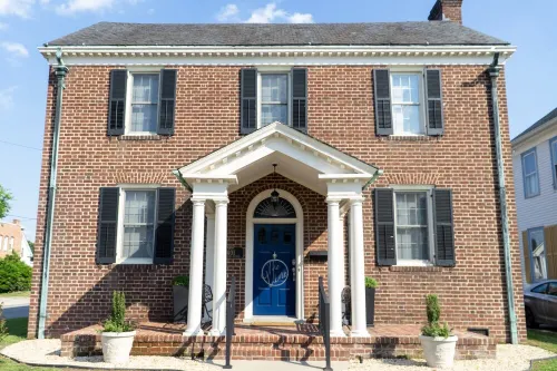 The Vine--4 Bedrooms Hotels in Franklin