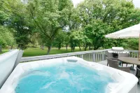 Riverfront🏕A-Frame/HOT TUB/Fire Pit! FAST Wifi