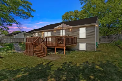 Large family-friendly home w/ pool table, close to Muskegon Lake & Lake Michigan
