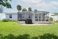 Monthly specialsThe Mermaid House - Pet Friendly.HotTub Walk to beach!