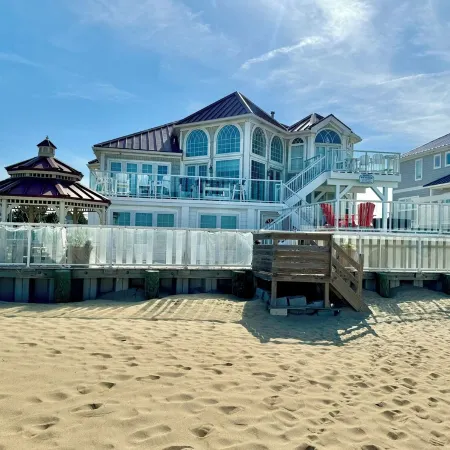 Luxury Multi-Level Oceanfront- Salt Water Pool- Heated Option &Spa, Pet Friendly