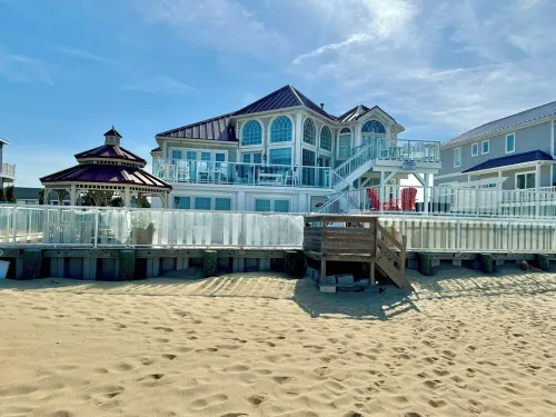 Luxury Multi-Level Oceanfront- Salt Water Pool- Heated Option &Spa, Pet Friendly - Jacuzzi