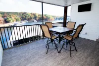 Clean 2BD 2BA Condo w Slip - 5 Minutes to Bagnell Dam!  Plus Pool & Swim Dock!