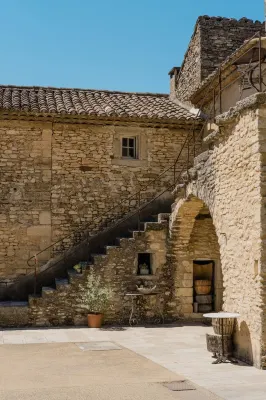 Charming gîte facing the Luberon, with Jacuzzi Hotels near Luberon