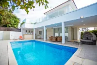 Beachfront 3 BDR Villa with Pool فنادق في پاپلا