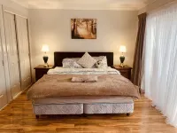 Modern 4 bedroom Townhouse @Ford with Free Parking and Brilliant Location
