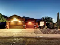 Anthem Getaway with Backyard Oasis! Hotels in New River