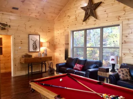 Luxury Private Cabin with Mt.Le Conte Views, 5 Stars, Hot Tub, Theatre/Game Room