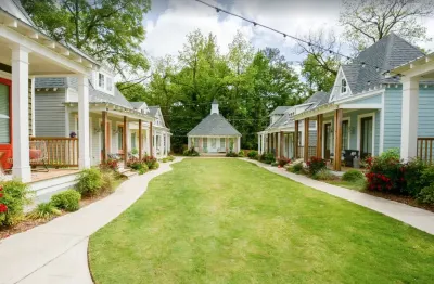 Beautiful Downtown Auburn Cottage In A Quaint Setting! Hotels near Auburn Alumni Center