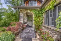 Riverfront stone cottagePrivate dock & boatsPersonal spaprivate resort