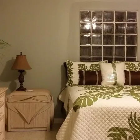 2Br/1BA Beachfront - Great Location- Exceptional Reviews