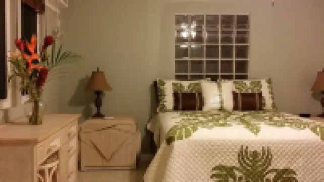 2Br/1BA Beachfront - Great Location- Exceptional Reviews