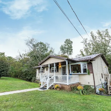 3br Cottage in Lansing bordering the New River Gorge National Park and Preserve