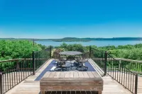 Large Home, Lake Views, Grill, Pool Table, Hot Tub