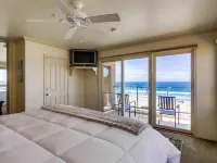Ocean Front House with Private Ground Level Patio & 2 Garages - Sleeps 10+