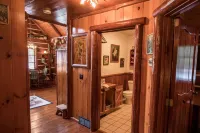 Rustic, Cozy, Northwoods Cabin steps away from Round Lake on Richardson Bay!