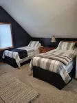 Spacious Lakefront Villa, 4 Bed/3 Bath, Ski/ Golf/ Fish/ 4 Season Trails