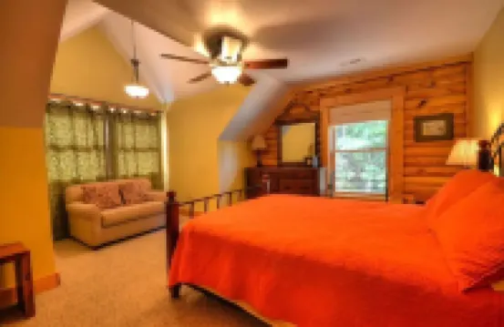 5br Log Cabin: Hot Tub, Firepit, Game Room, Yard! Near Fontana, Bryson, and NOC