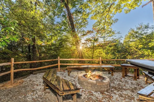 Mountain Views, Game Room, Firepit and Hot Tub in Bryson City