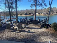 Lake Hamilton Cottage by Terri