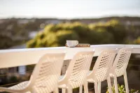 Stylish home to accommodate everyone. Only minutes away from town centre. Hotels in Esperance