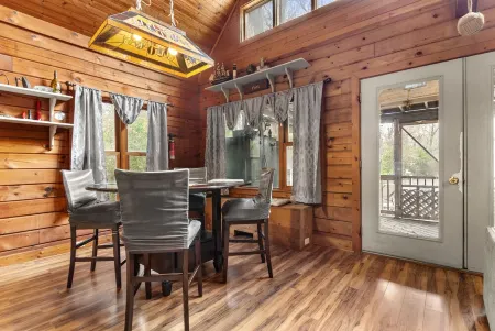 Cabin in the Woods, Pet Friendly