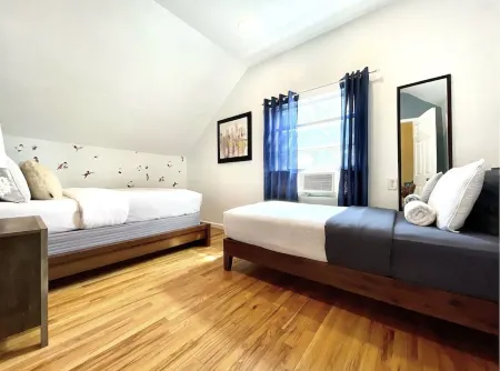 Fran's Lodge - Charming 3BRM Home near NYC Отели рядом со станцией Ньюпорт