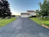 3 bedroom house with fenced in yard and pool close to Syracuse