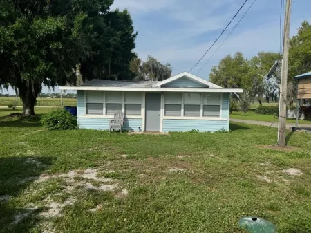 LAKE-FRONT AT BEAUTIFUL SANDY SHORE LAKE PLACID, FL